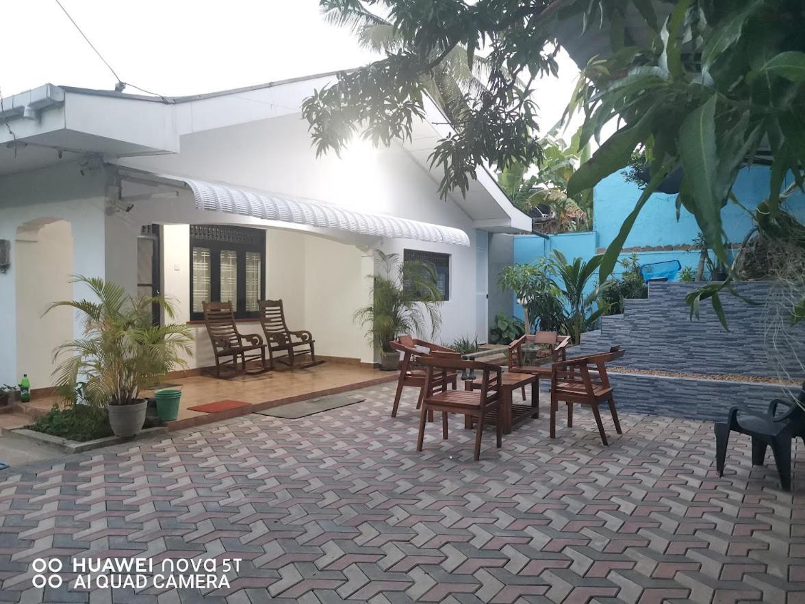 Bee Cottage Negombo Eksteriør bilde